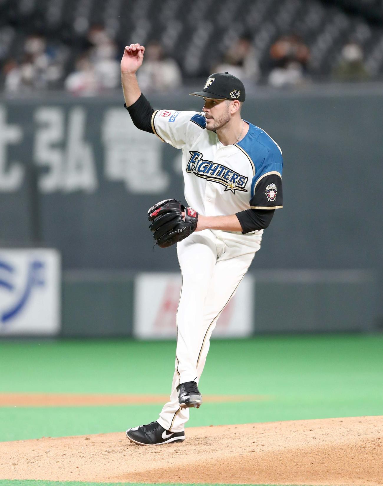 日本ハム対ロッテ　力投するバーヘイゲン（撮影・黒川智章）