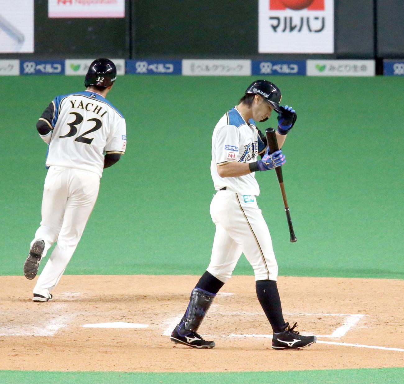 日本ハム対ロッテ　8回裏日本ハム2死一、三塁、大田は一邪飛に終わる（撮影・佐藤翔太）