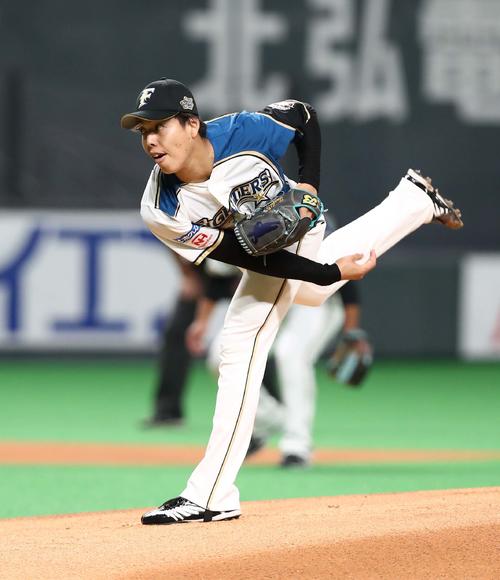 日本ハム対ロッテ　日本ハム先発の杉浦（撮影・黒川智章）