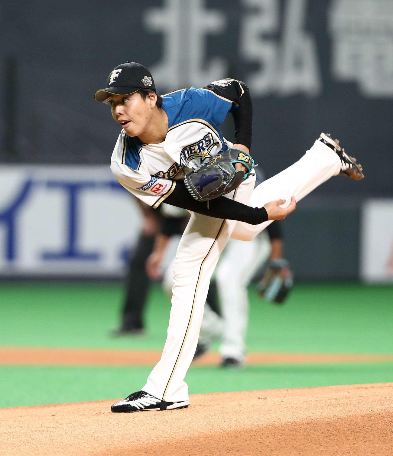 日本ハム対ロッテ　日本ハム先発の杉浦（撮影・黒川智章）