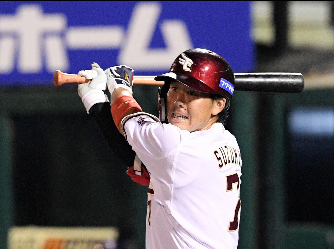 30日ソフトバンク戦で初回に先制となる適時二塁打を放った楽天鈴木大地