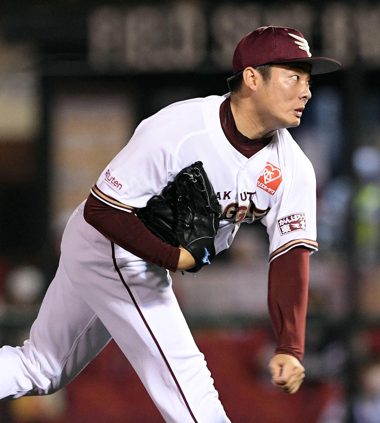 楽天対ソフトバンク　7回表、楽天2番手で投球する松井（撮影・滝沢徹郎）