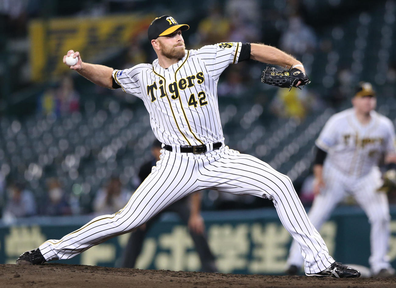 阪神対中日　7回途中から登板するエドワーズ（撮影・上山淳一）