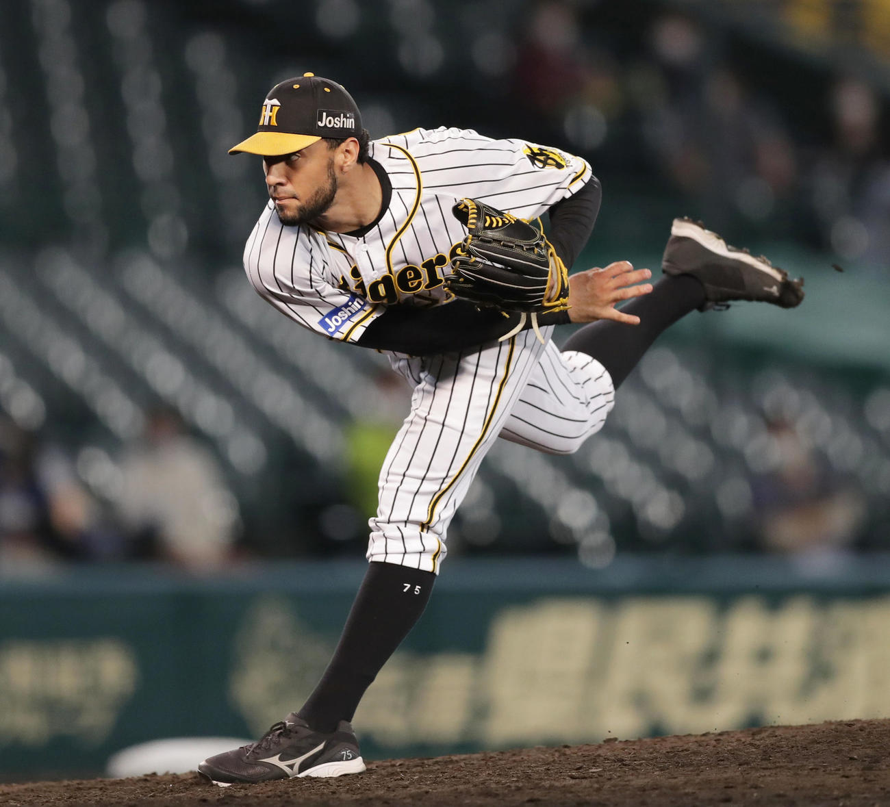 阪神対中日　9回、阪神4番手で登板し試合を締めたスアレス（撮影・前田充）