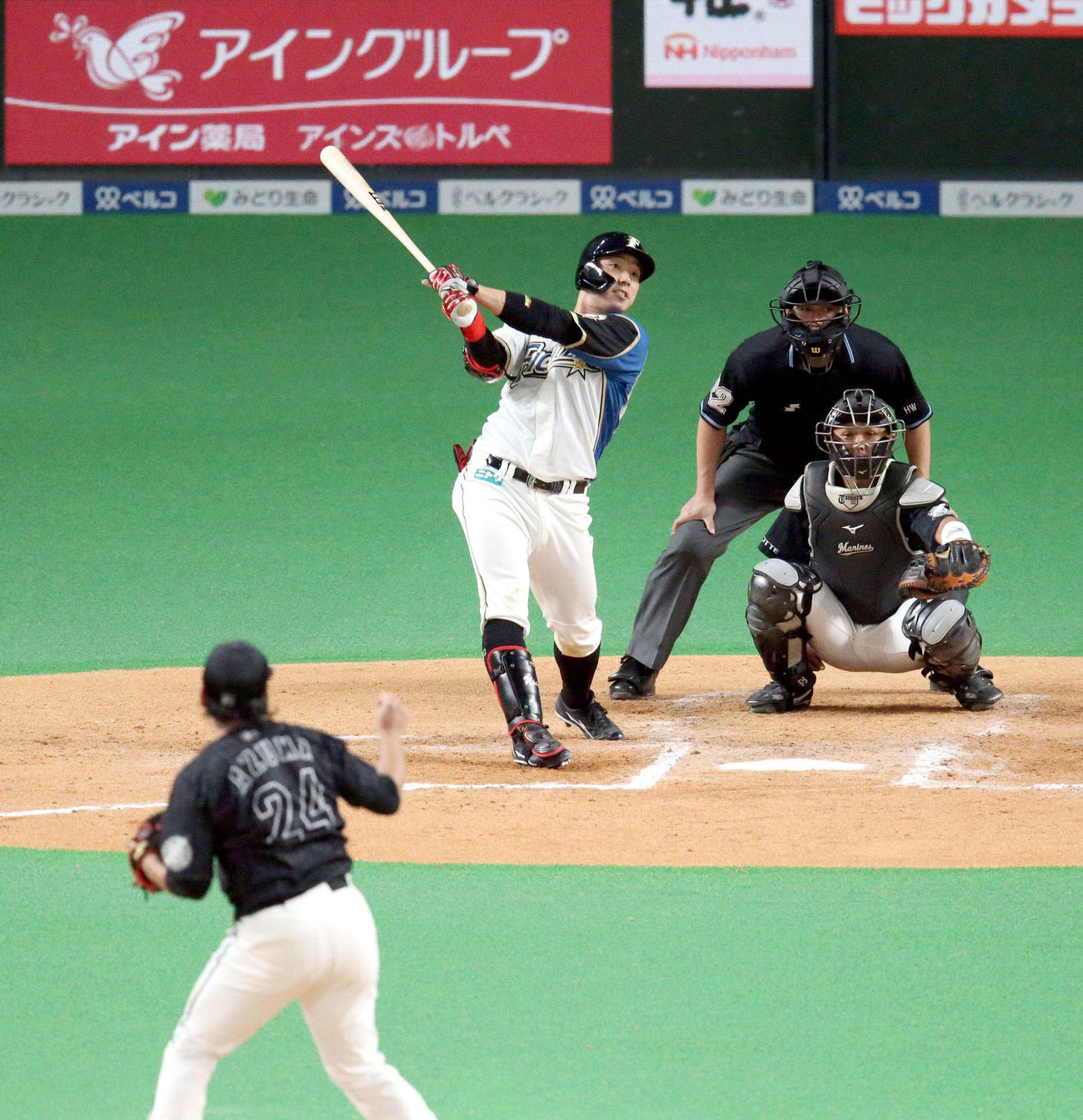 日本ハム対ロッテ　7回裏日本ハム無死、宇佐見は左越え本塁打を放つ。投手東妻（撮影・佐藤翔太）