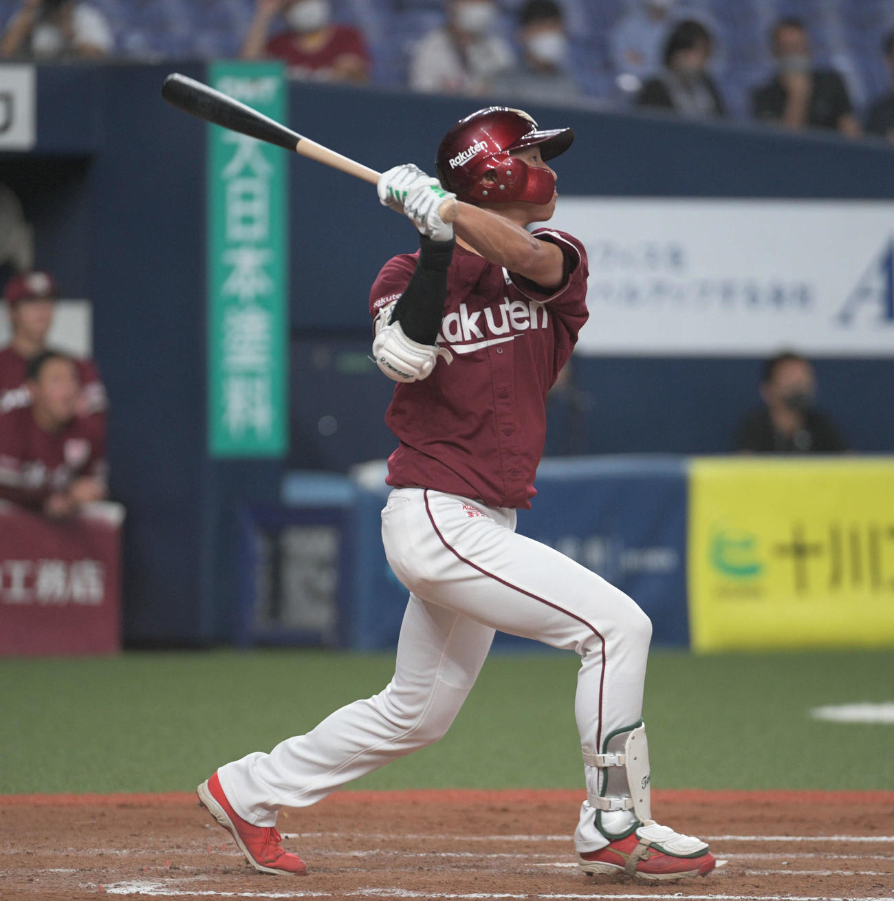 オリックス対楽天　8回表楽天2死二、三塁、辰己涼介は3点本塁打を放つ（撮影・渦原淳）
