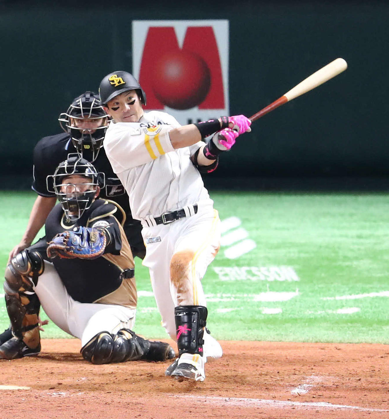 ソフトバンク対日本ハム　4回裏ソフトバンク1死二塁、松田宣は左越えに逆転2点本塁打を放つ（撮影・梅根麻紀）