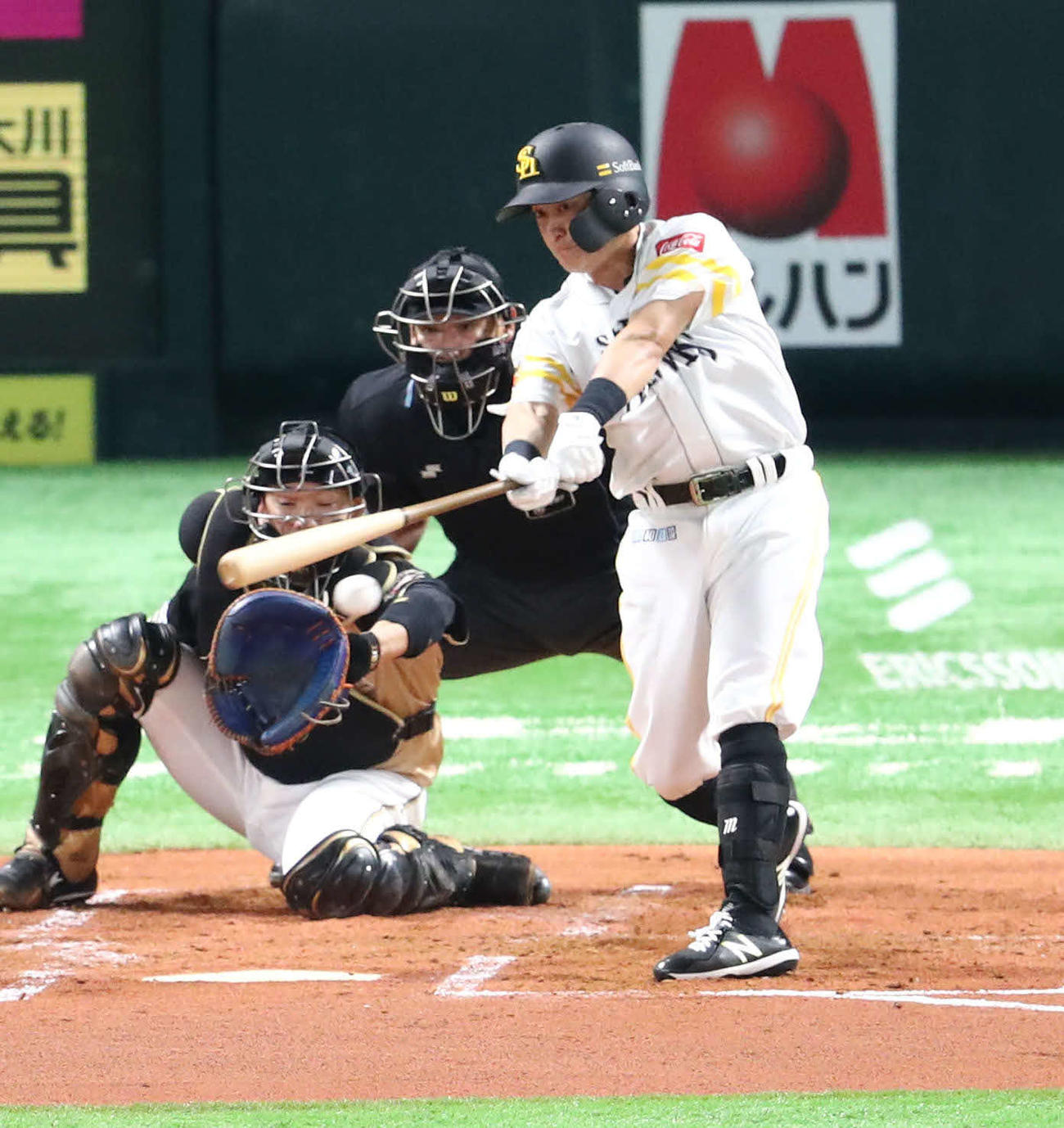 ソフトバンク対日本ハム　1回裏ソフトバンク2死二塁、川島は左前に先制適時打を放つ（撮影・梅根麻紀）