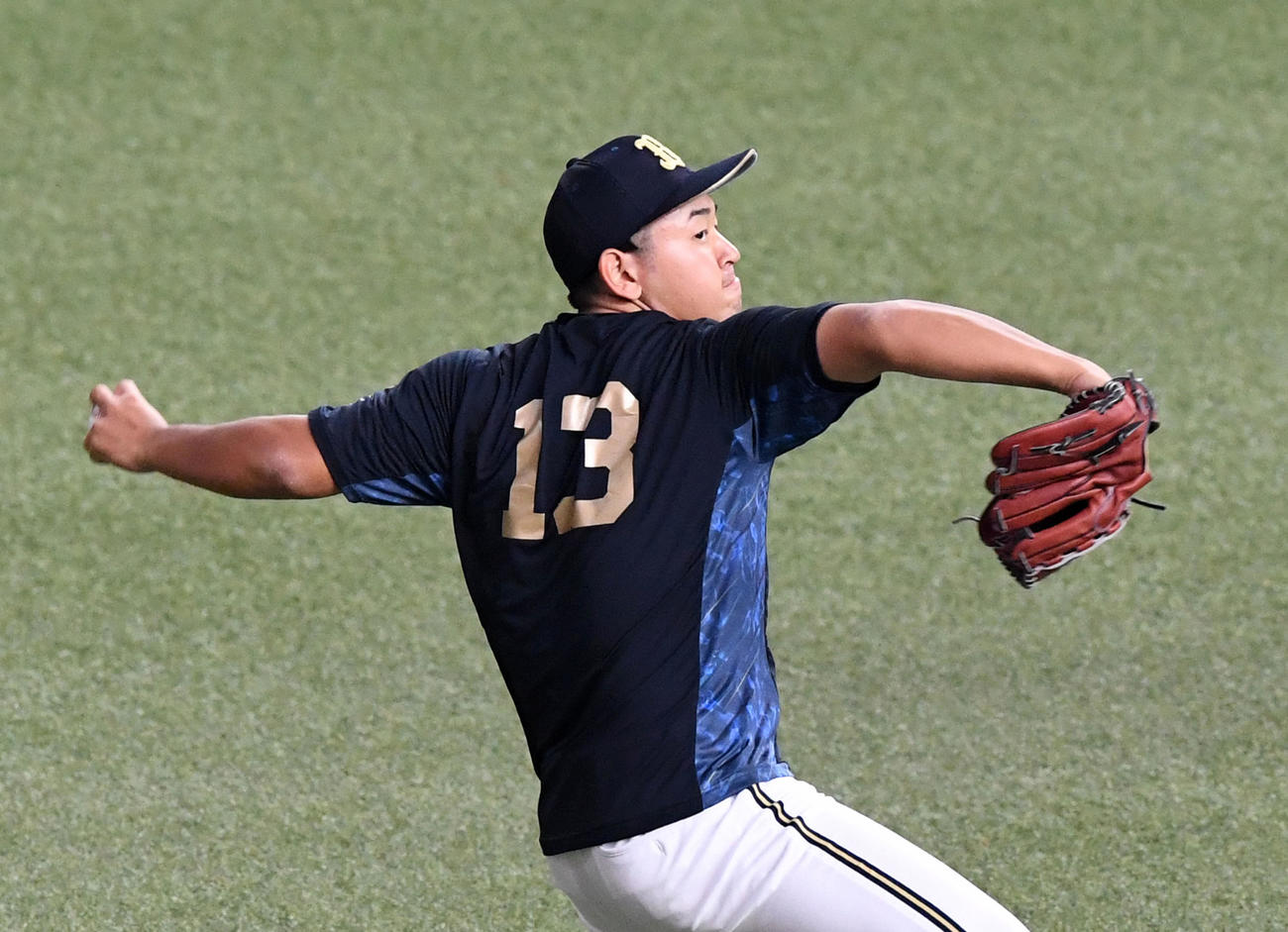 オリックス対楽天　キャッチボールを行う宮城（撮影・前岡正明）