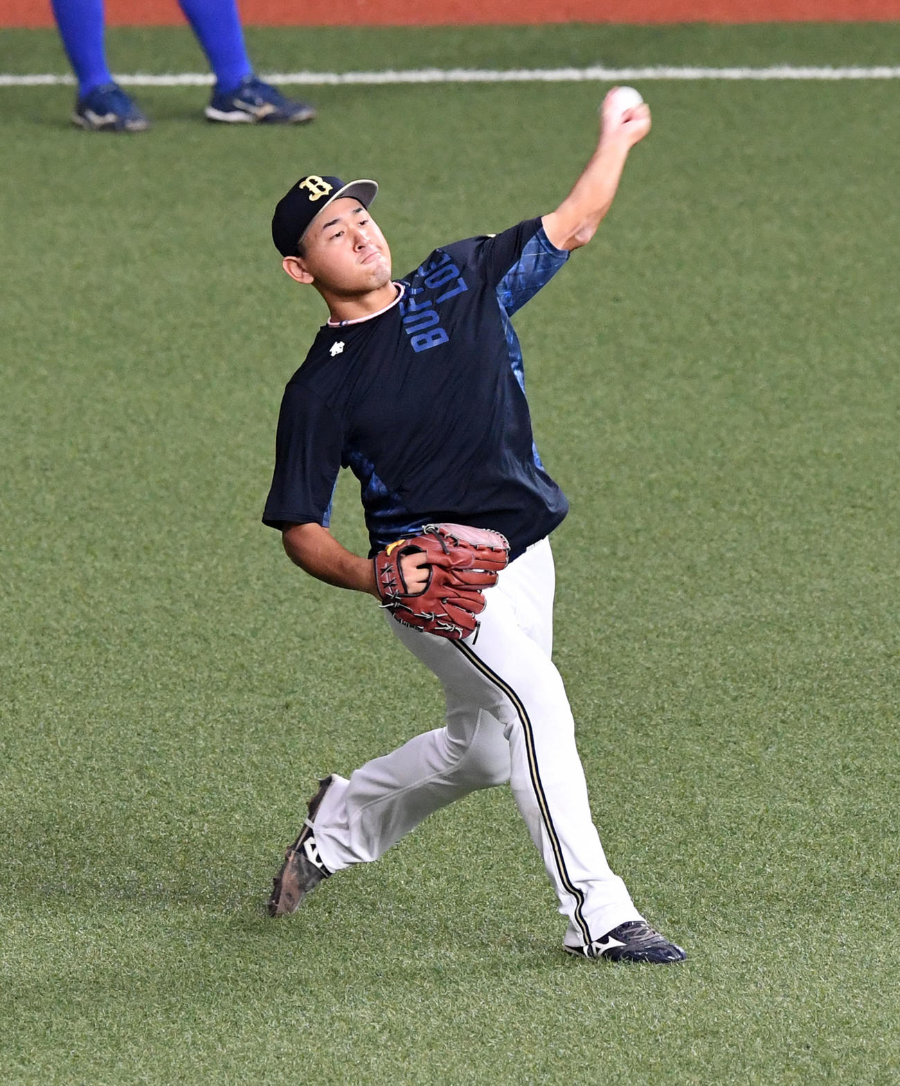 オリックス対楽天　キャッチボールを行う宮城（撮影・前岡正明）
