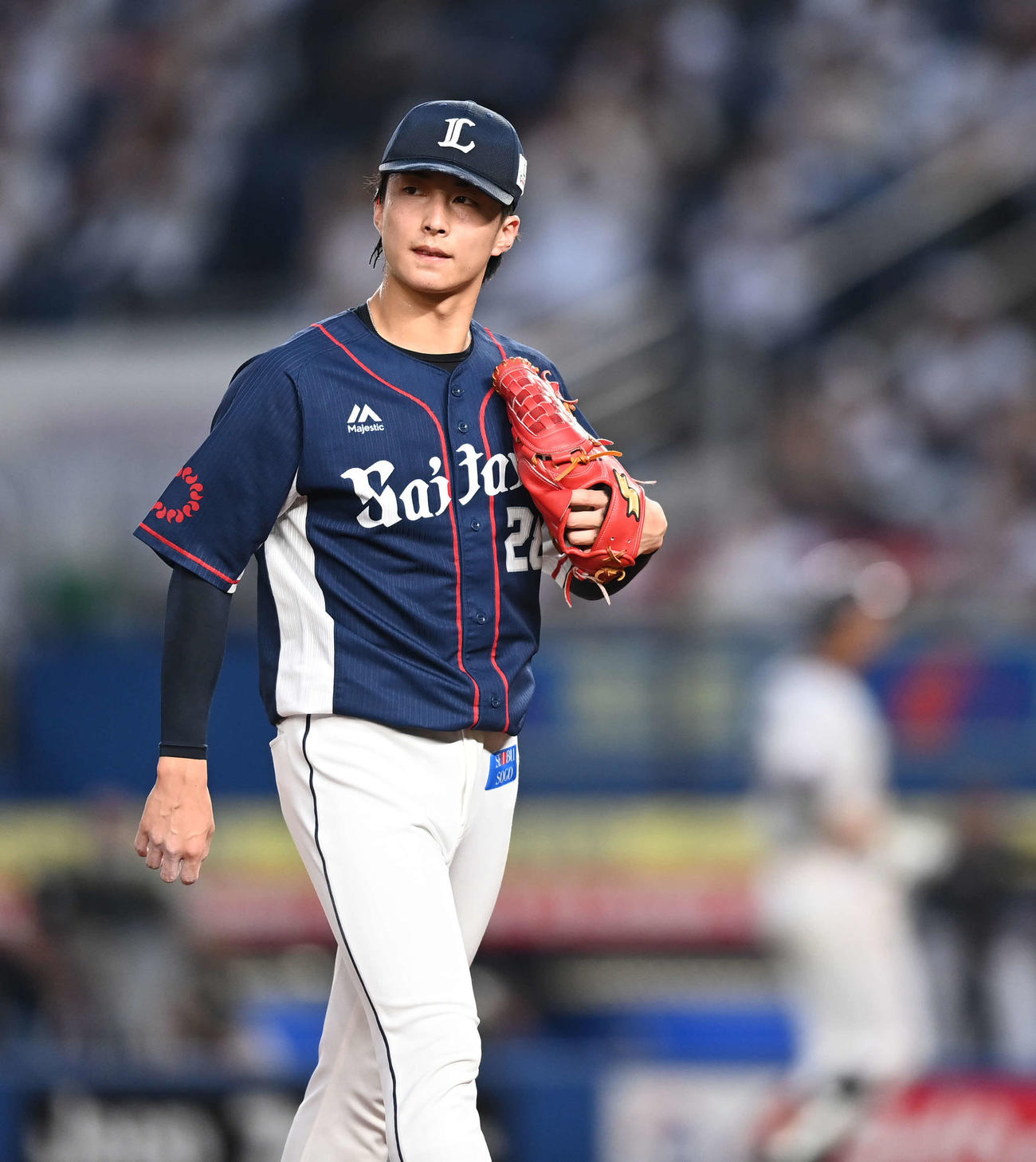 ロッテ対西武　7回裏に3点を失い、悔しげな表情でベンチへ戻る西武森脇（撮影・鈴木みどり）