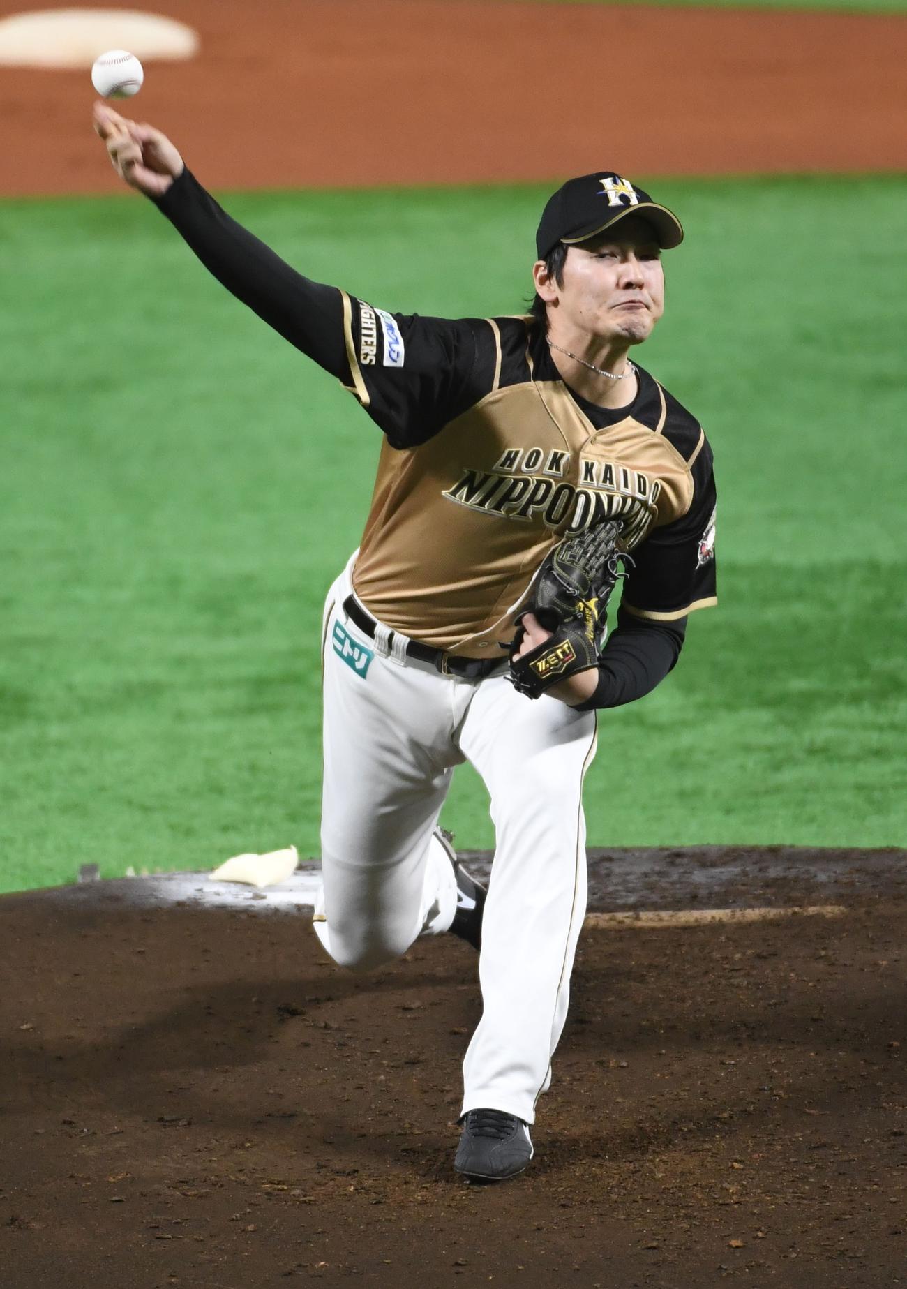 ソフトバンク対日本ハム　力投する日本ハム先発の有原（撮影・今浪浩三）