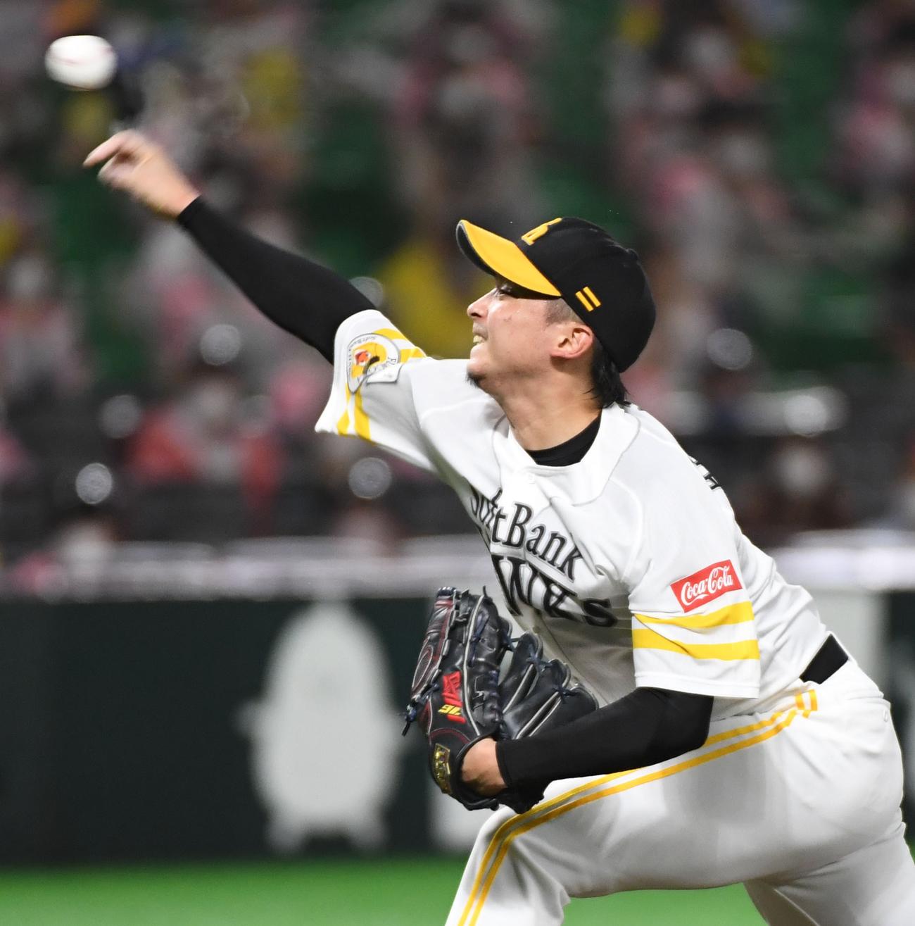 ソフトバンク対日本ハム　8回途中まで1失点に抑えた先発の東浜巨（撮影・今浪浩三）