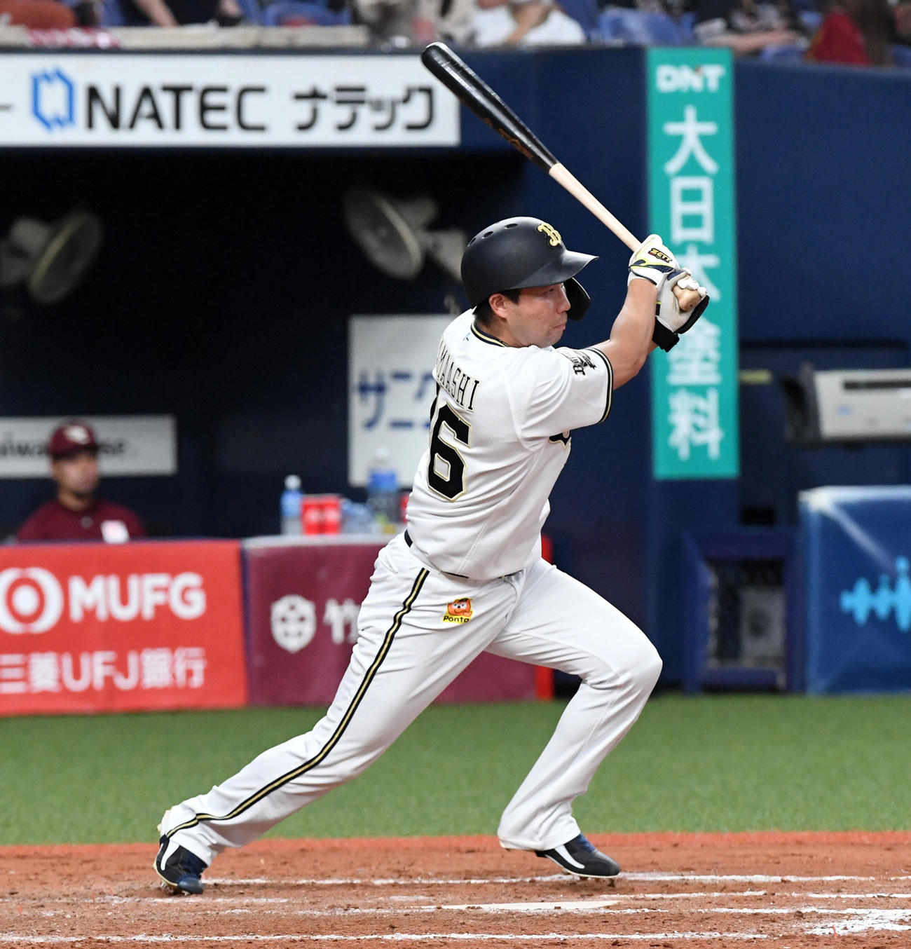 オリックス対楽天18回戦　8回裏オリックス1死三塁、山足達也は中前適時打を放つ（撮影・前岡正明）