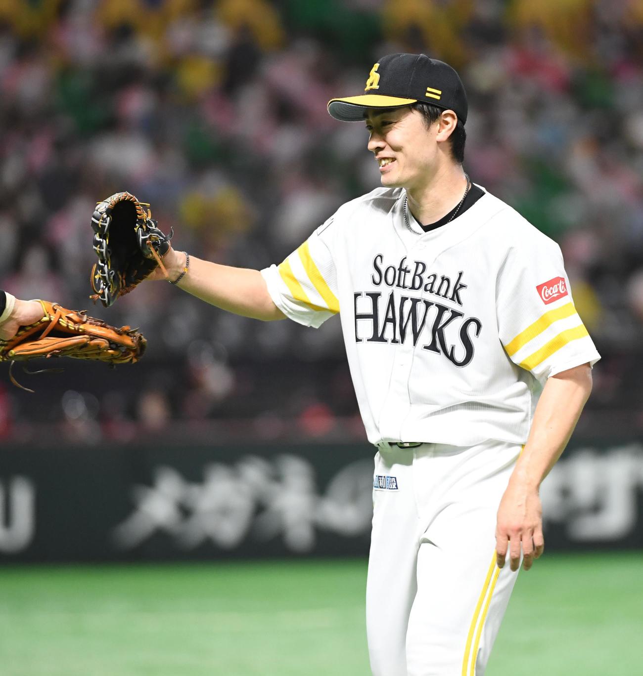 先発の和田毅は5回を投げ2安打3失点と好投する（撮影・今浪浩三）