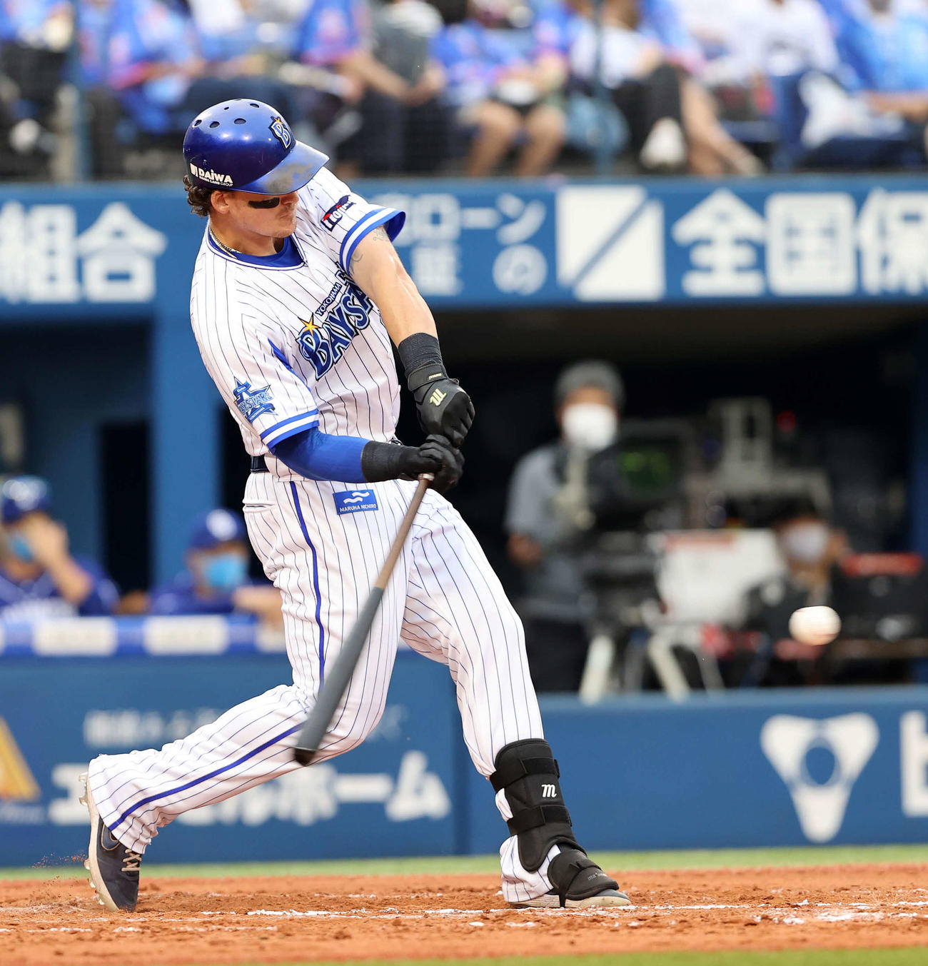 DeNA対中日　7回裏DeNA1死一塁、オースティンは中越え本塁打を放つ（撮影・鈴木正人）