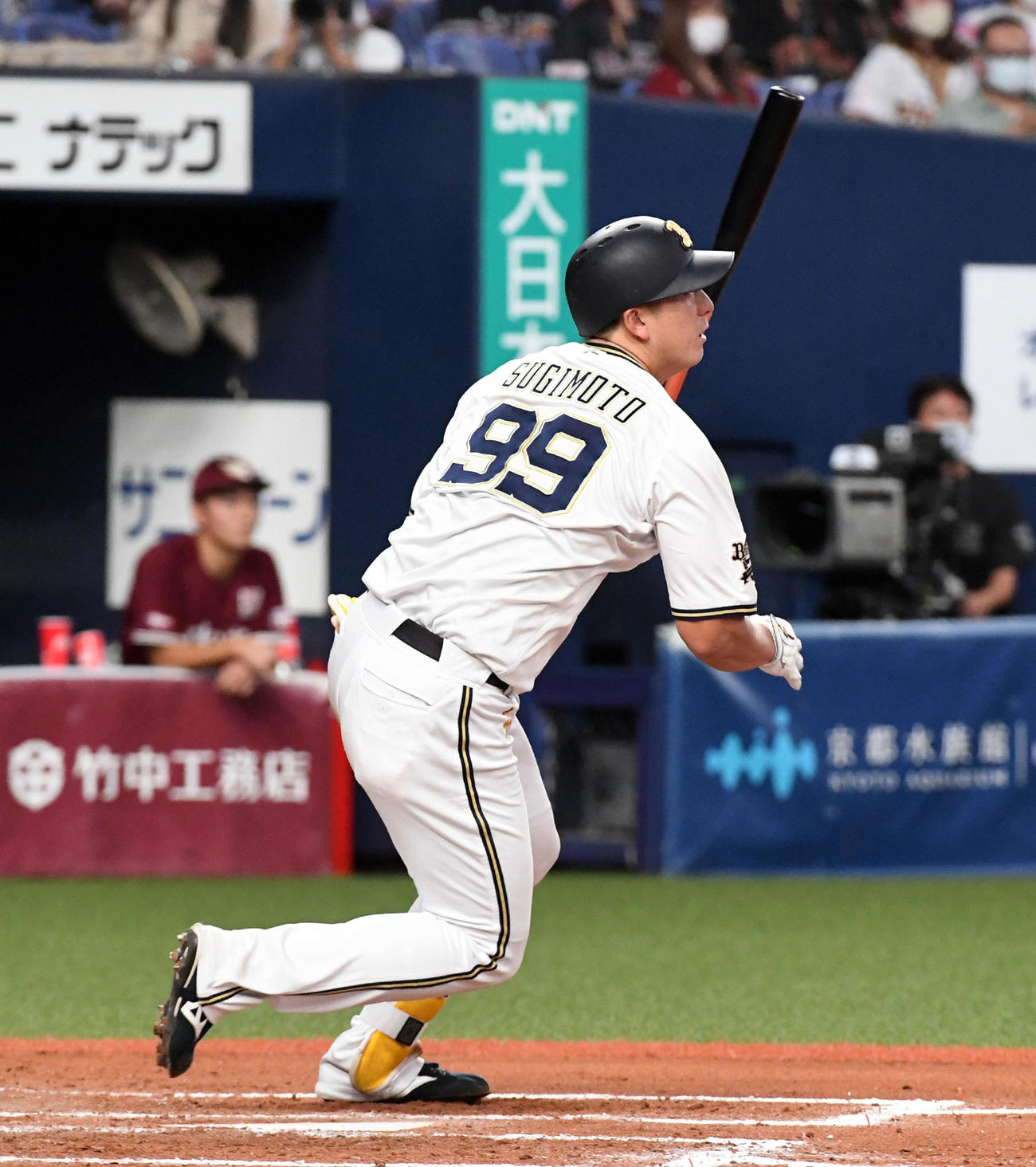 7回裏オリックス1死二塁、杉本は中前適時打を放つ（撮影・前岡正明）