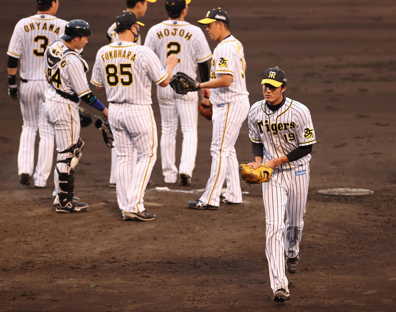 阪神対巨人　7回表巨人1死一塁、この回3失点で降板となる藤浪晋太郎（撮影・清水貴仁）