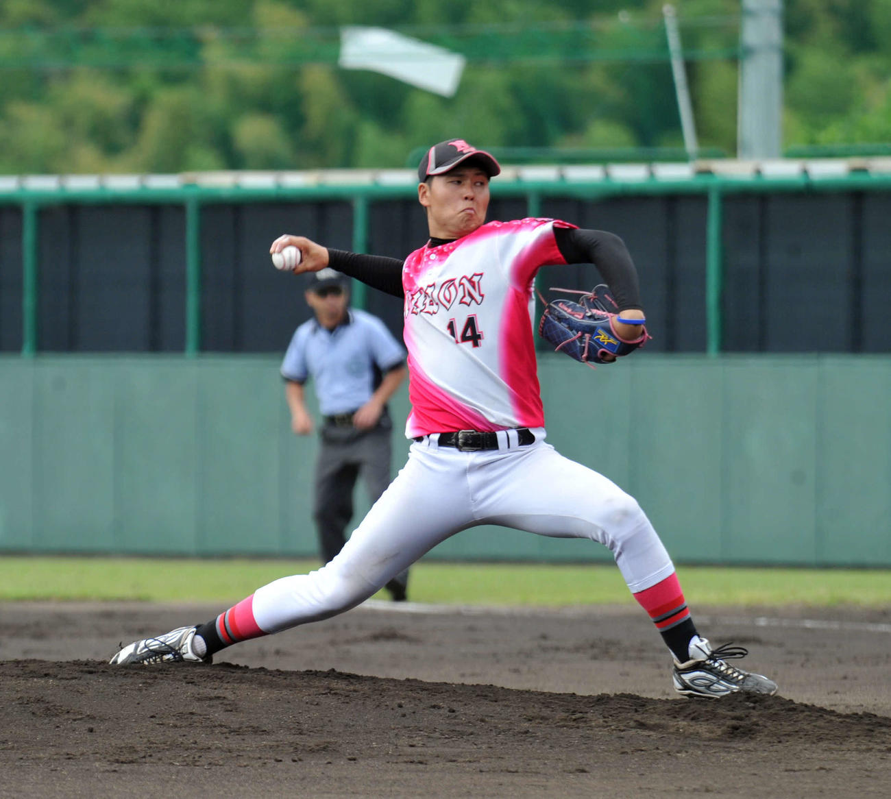 8回無失点と好投した日大国際関係・臼井