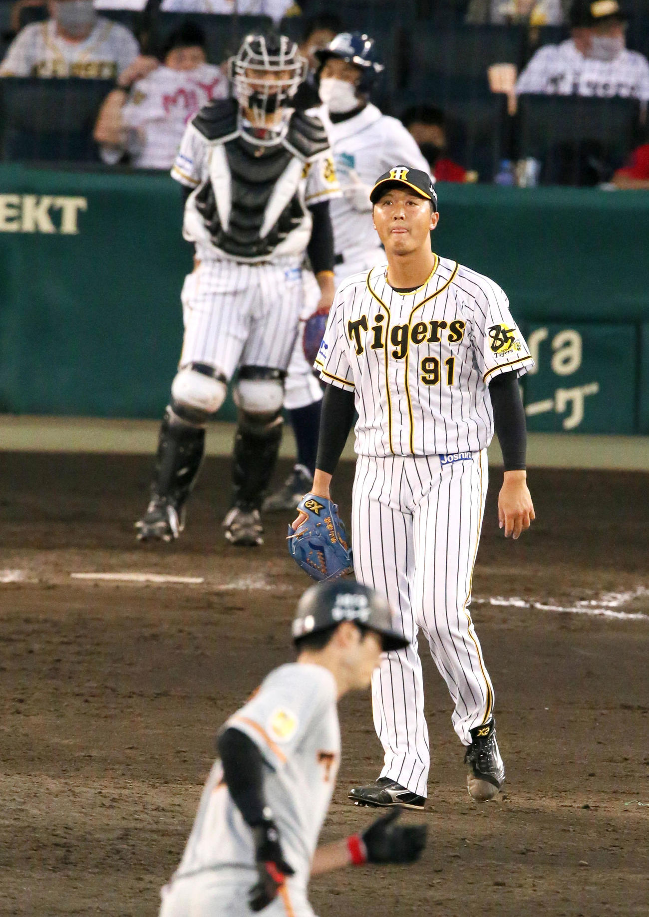 横山は若林（手前）に左越え2点本塁打を被弾する（撮影・上山淳一）