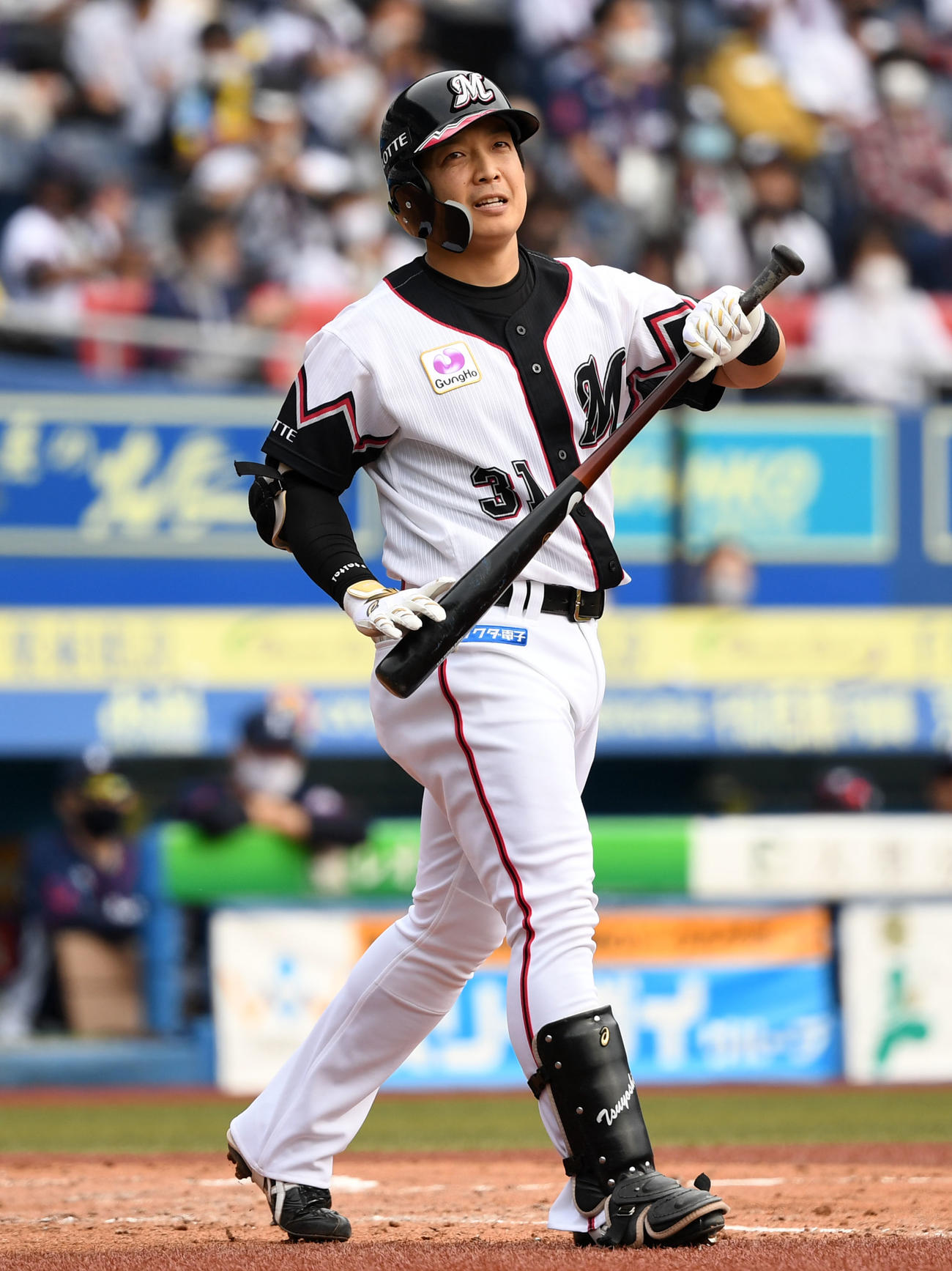 ロッテ対西武　5回裏ロッテ2死、四球を選ぶ菅野（撮影・横山健太）