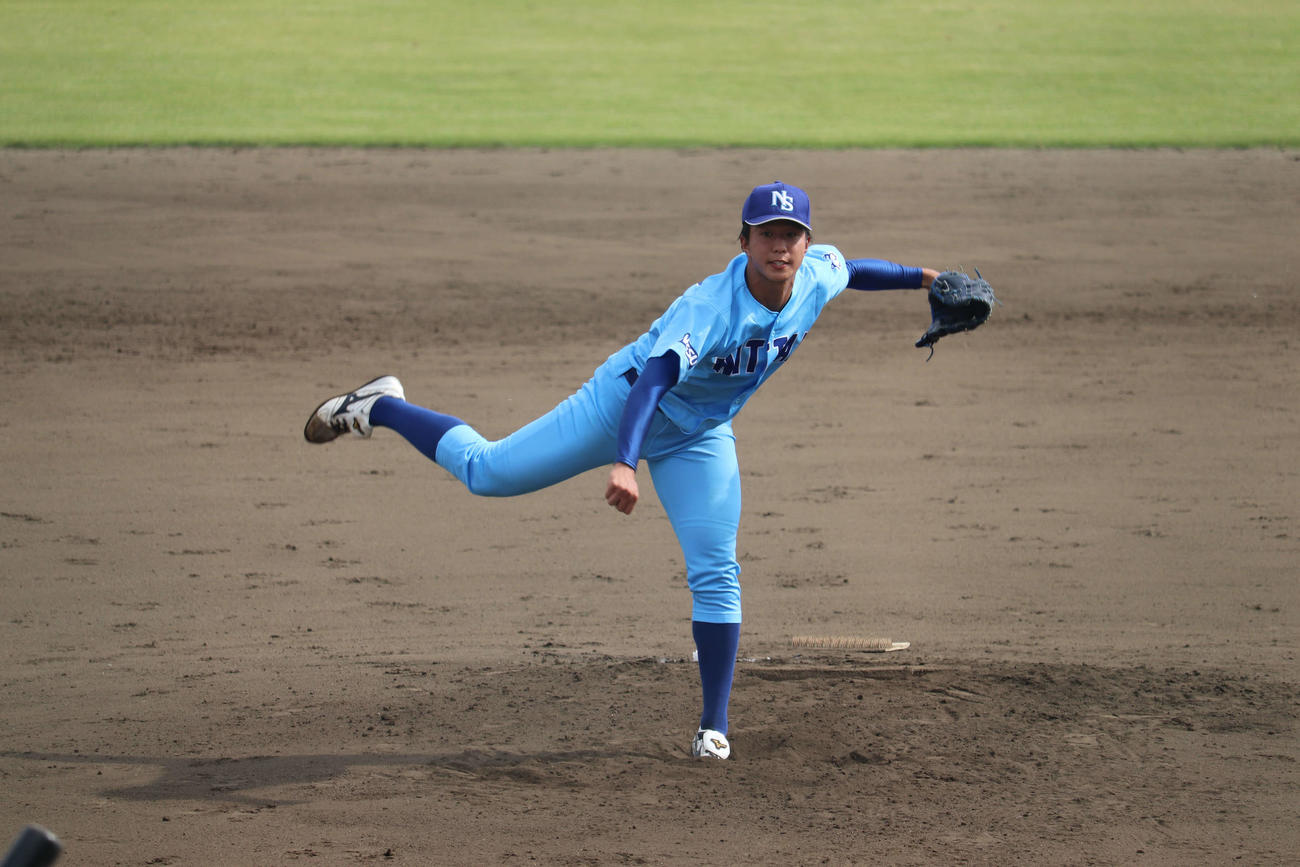 桜美林対日体大　日体大　8回を投げ2安打11三振と好投した先発の筒井（撮影・保坂淑子）