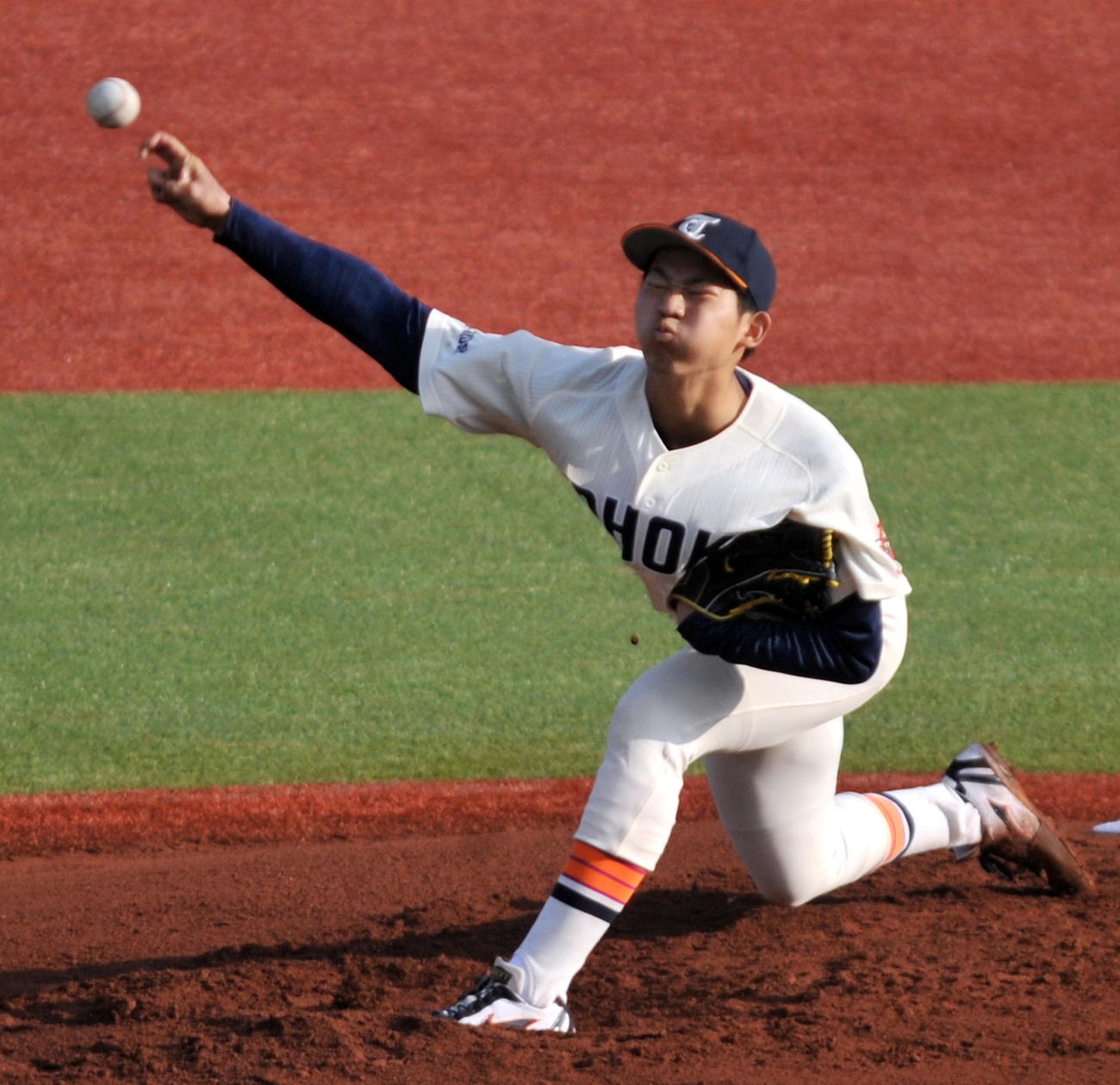 宮城教育大対東北福祉大　6回表、宮城教育大2死。東北福祉大は3番手救援の椋木が相手4番を自己最速の150キロで空振り三振に仕留める