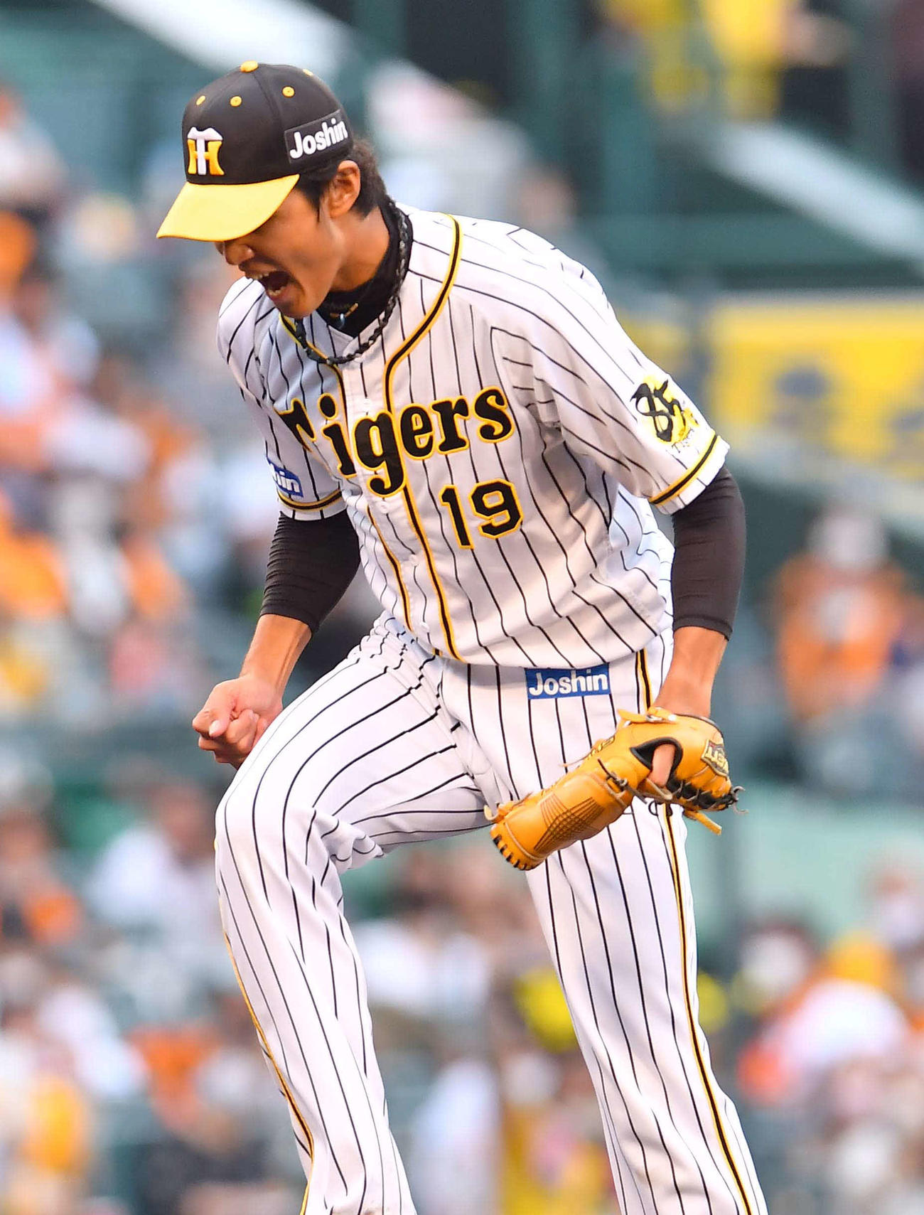 阪神対巨人　6回表巨人2死二、三塁、ゼラス・ウィーラーから三振を奪い雄たけびをあげる藤浪晋太郎（撮影・上田博志）