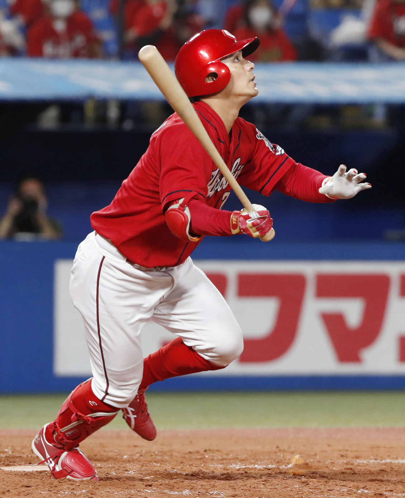 3回広島無死、田中広が右越えに勝ち越しソロを放つ（共同）