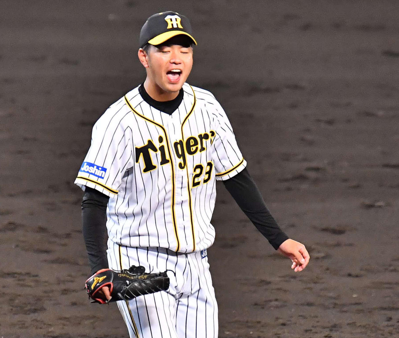 阪神対巨人　巨人に完投勝利し雄たけびをあげる高橋遥人（撮影・上田博志）