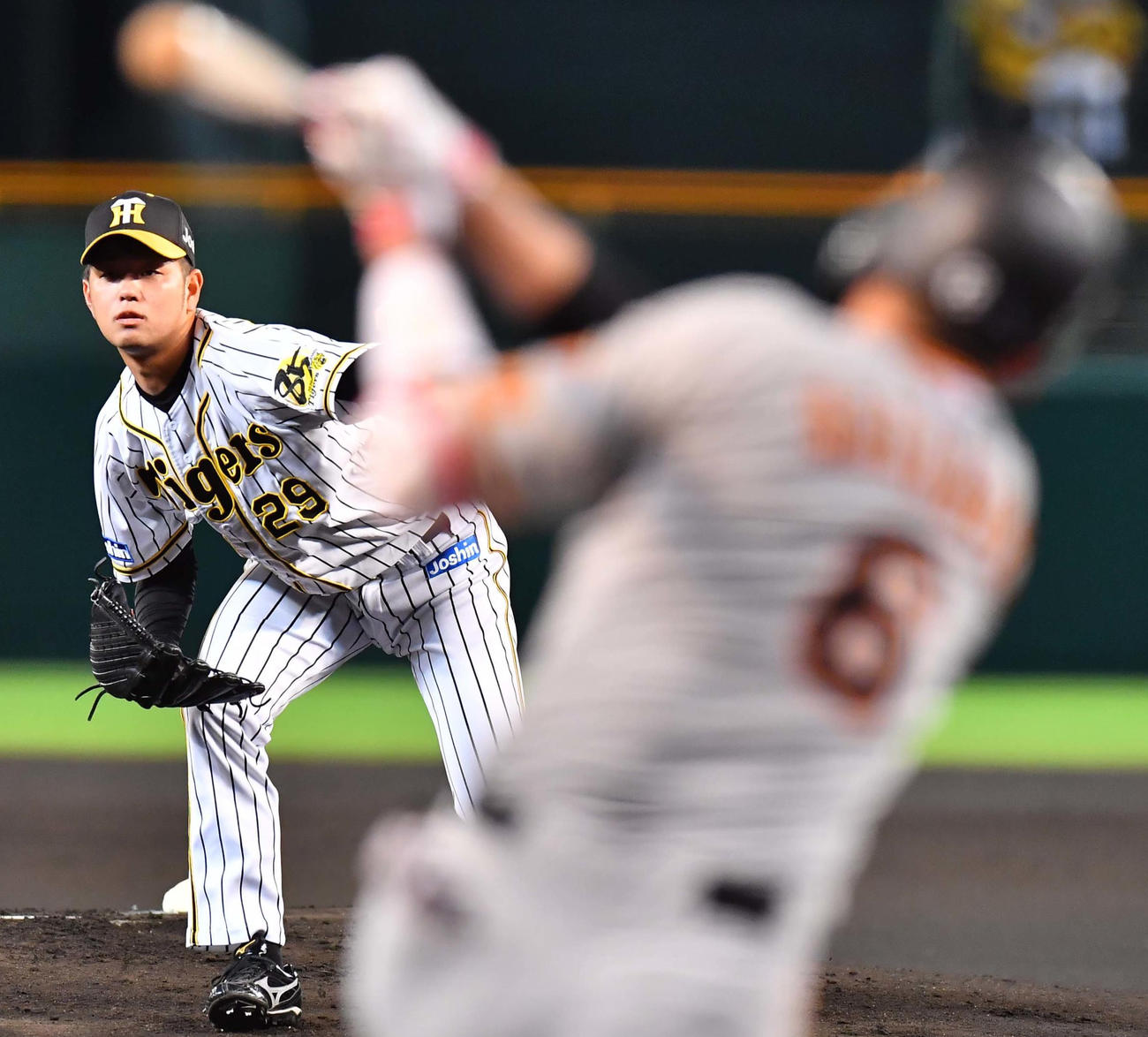 阪神対巨人　1回表巨人2死、坂本勇人を三ゴロに打ちとる阪神先発の高橋遥人（撮影・上田博志）