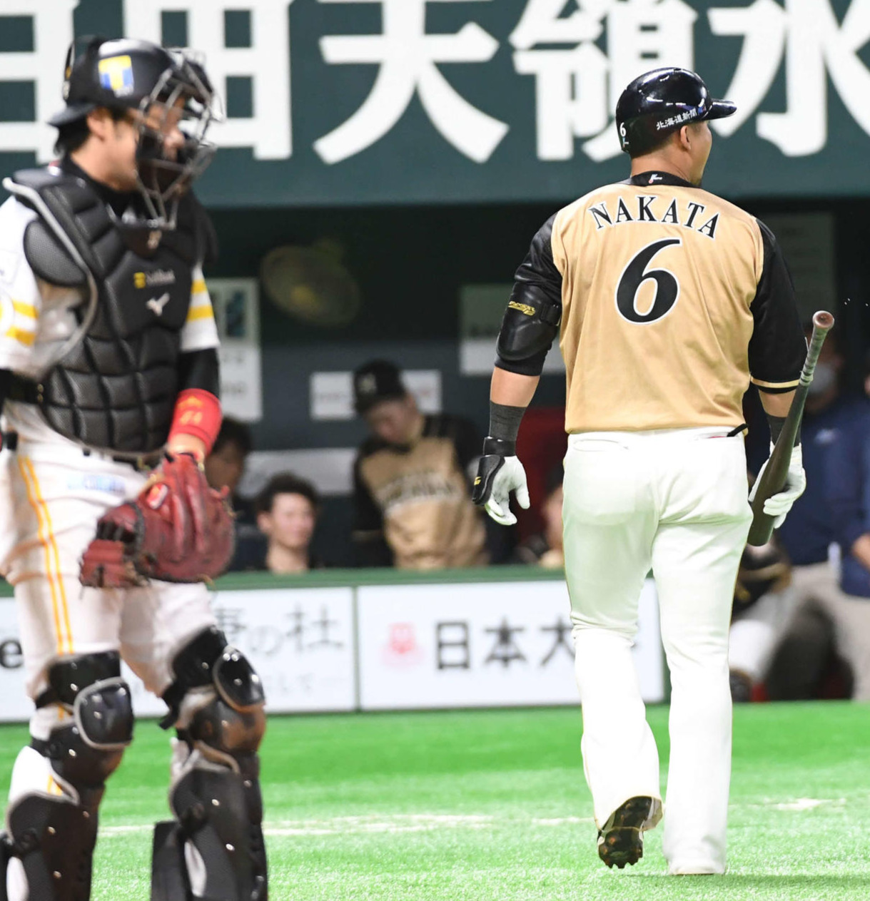 ソフトバンク対日本ハム　9回表日本ハム無死、中田は三振に倒れベンチに戻る（撮影・今浪浩三）