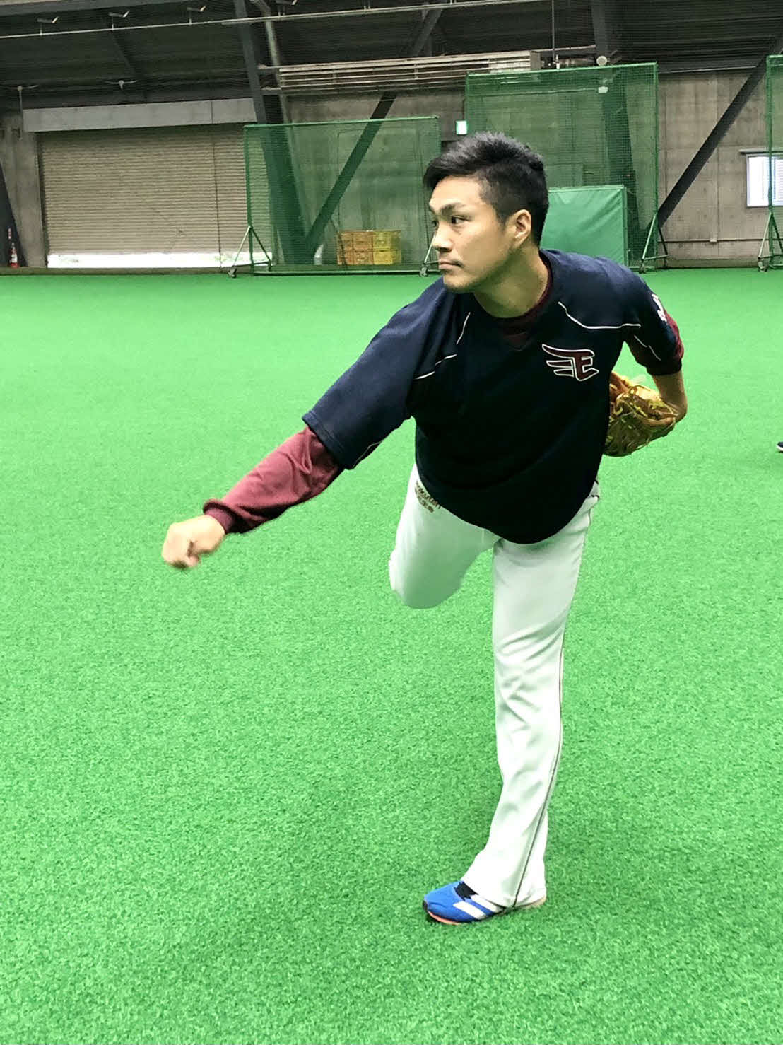 先発投手練習に参加し、キャッチボールを行う楽天則本昂（球団提供）