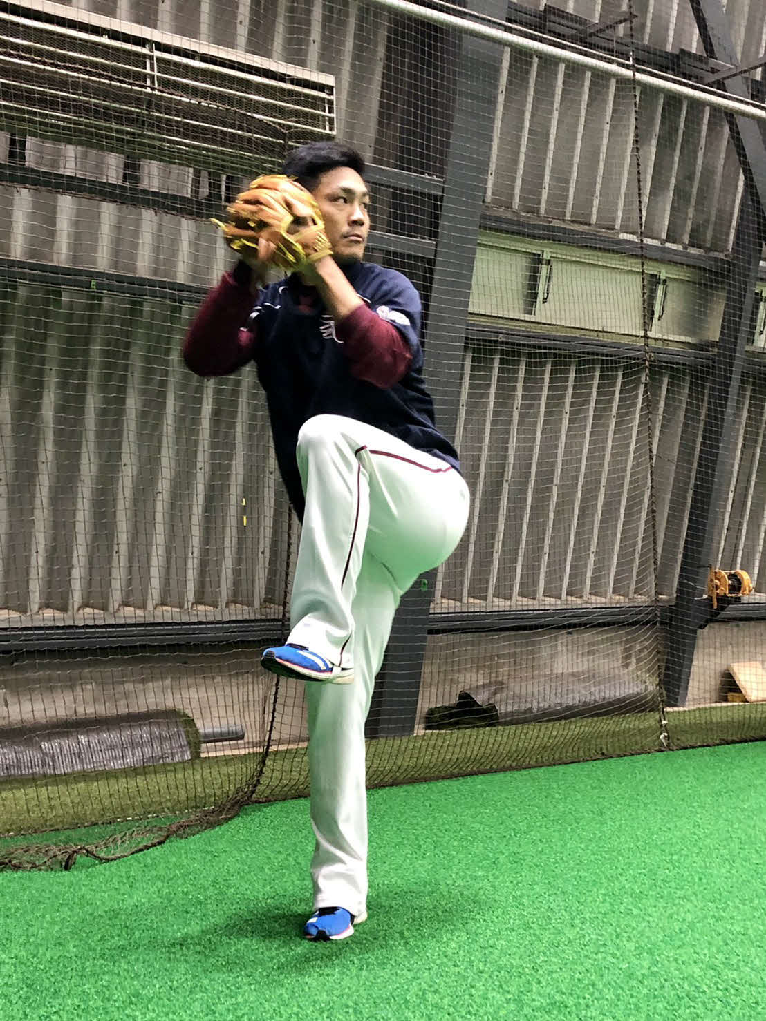 先発投手練習に参加し、キャッチボールを行う楽天則本昂（球団提供）