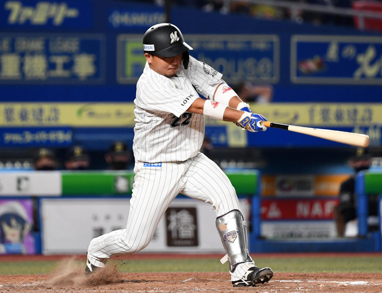 ロッテ対オリックス　5回裏ロッテ2死、右前打を放つ田村（撮影・横山健太）