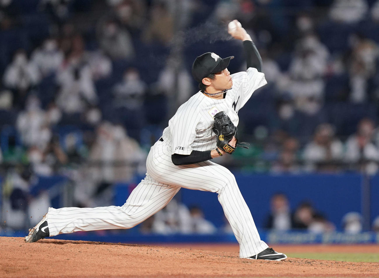 ロッテ対オリックス　8回表から2番手で登板したロッテ・チェン（撮影・鈴木みどり）