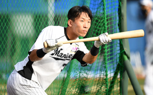 ロッテ対オリックス　1軍に合流したロッテ高部（撮影・横山健太）