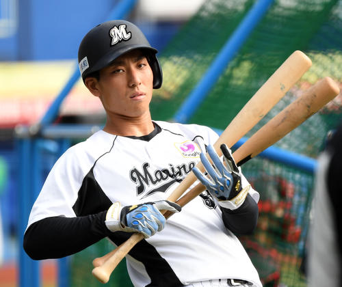 ロッテ対オリックス　1軍に合流したロッテ茶谷（撮影・横山健太）