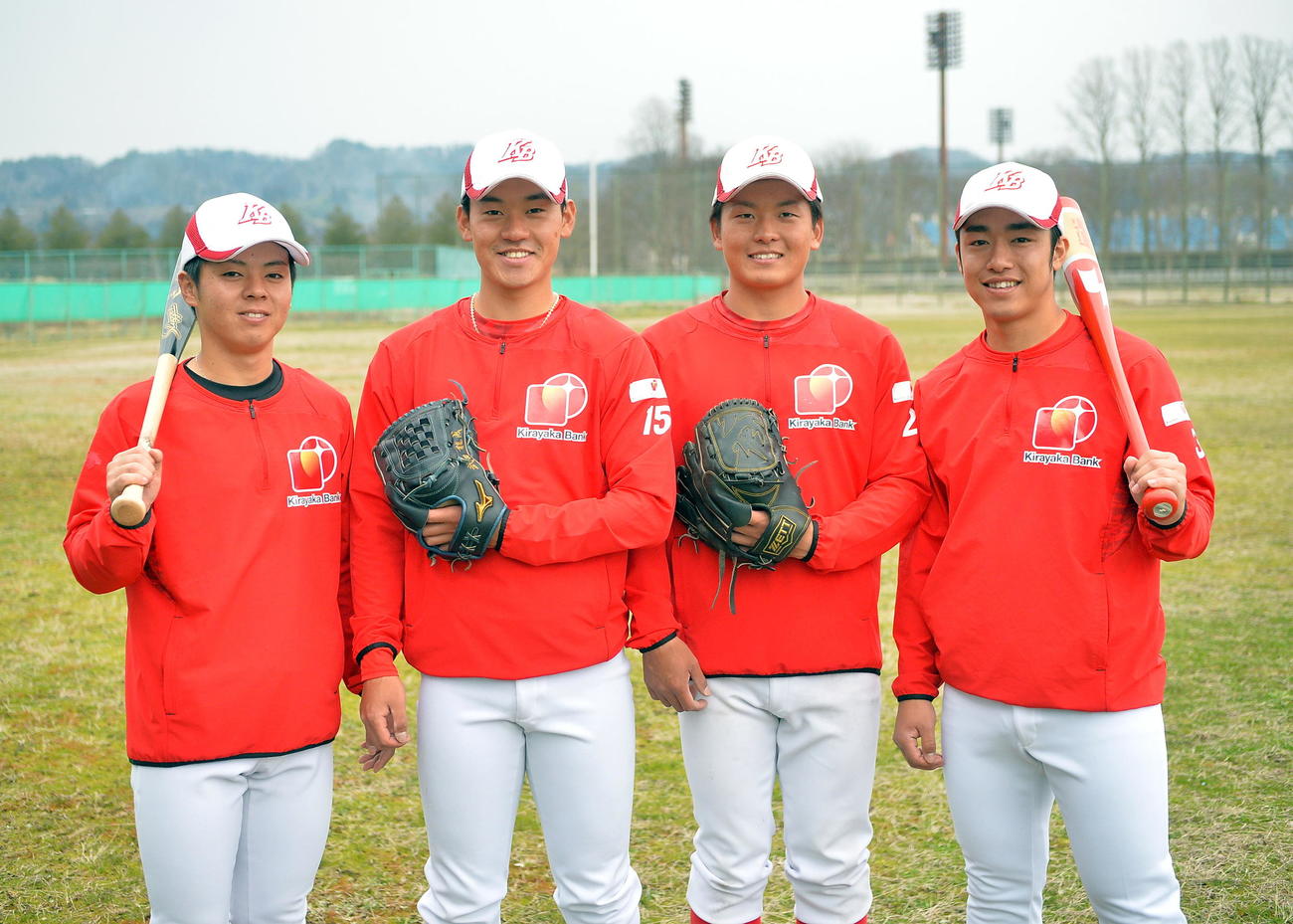 きらやか銀行の新人選手。左から2人目は武田（撮影・鎌田直秀）