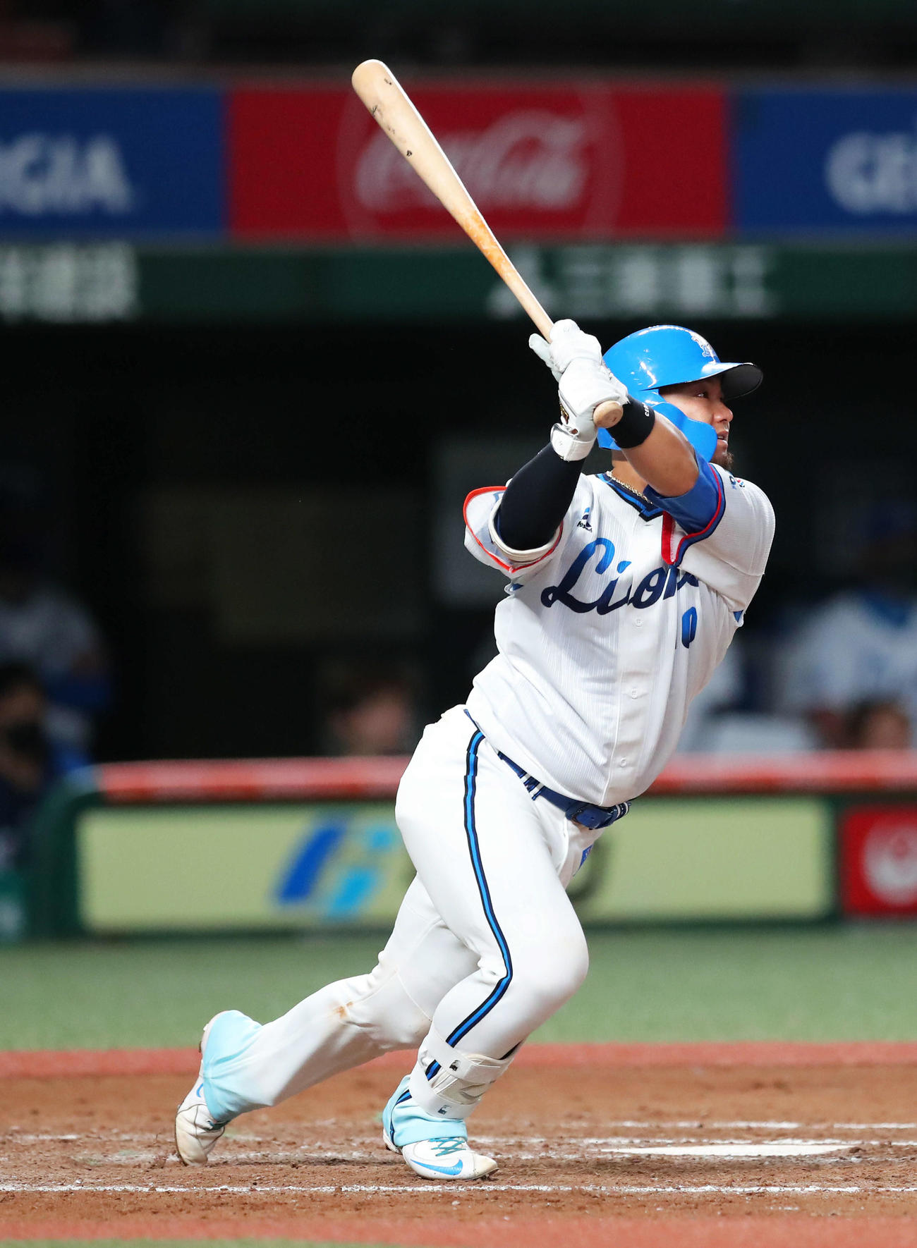 西武対ソフトバンク　8回裏西武2死一、二塁、右中間2点適時三塁打を放つ森（撮影・河田真司）