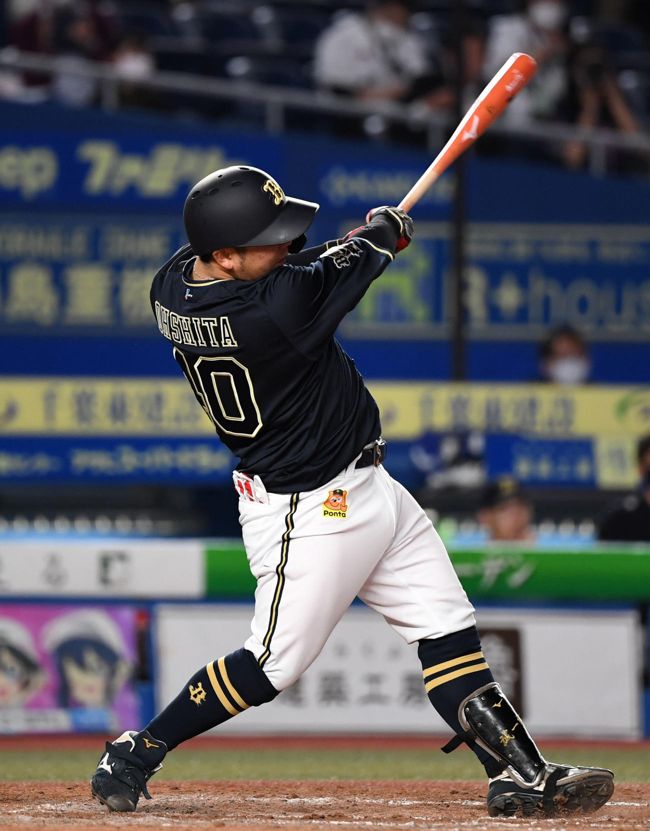 ロッテ対オリックス　4回表ロッテ無死一、三塁、左前適時打を放つ大下（撮影・横山健太）