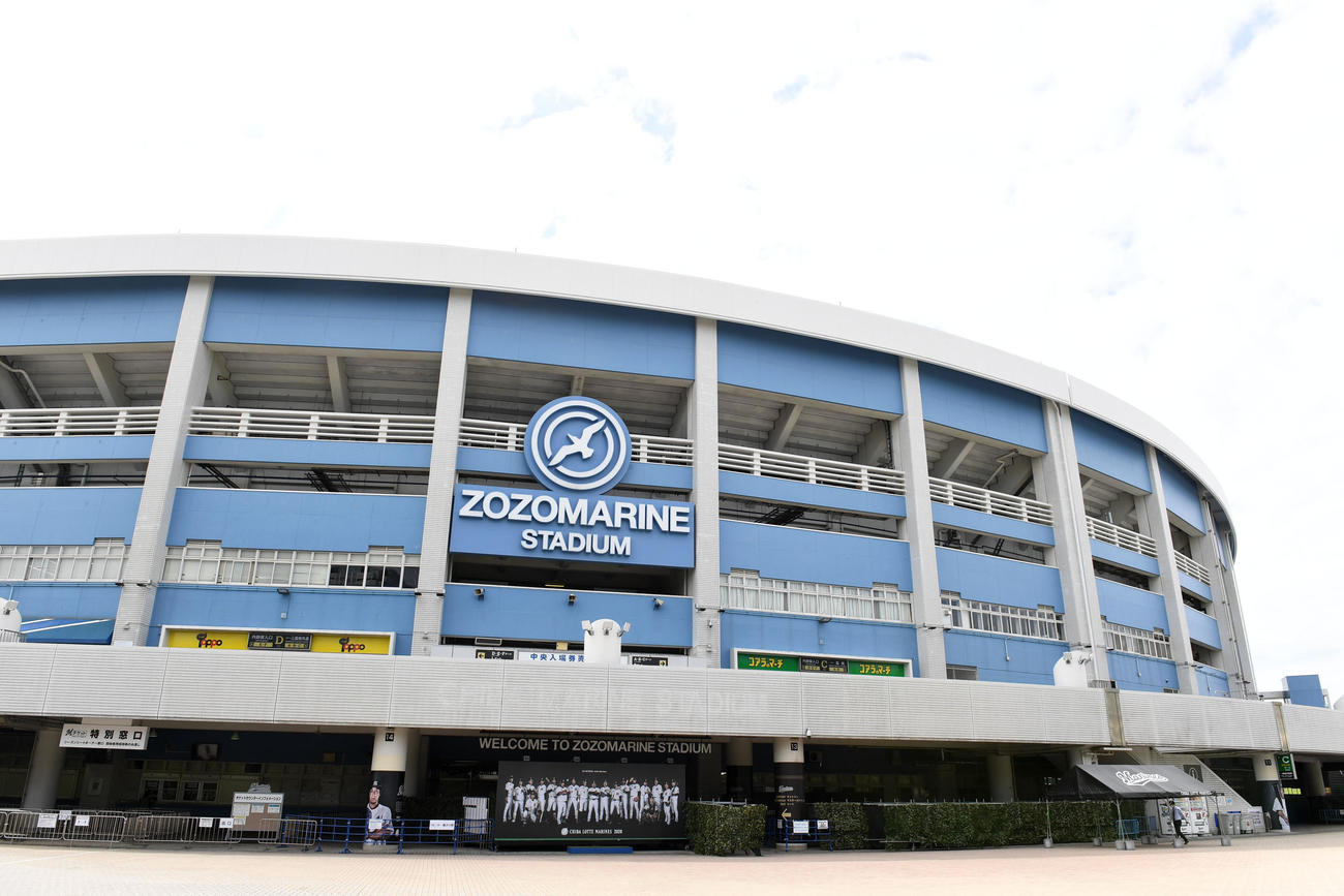 ロッテ対オリックス　ZOZOマリンスタジアム全景（撮影・横山健太）
