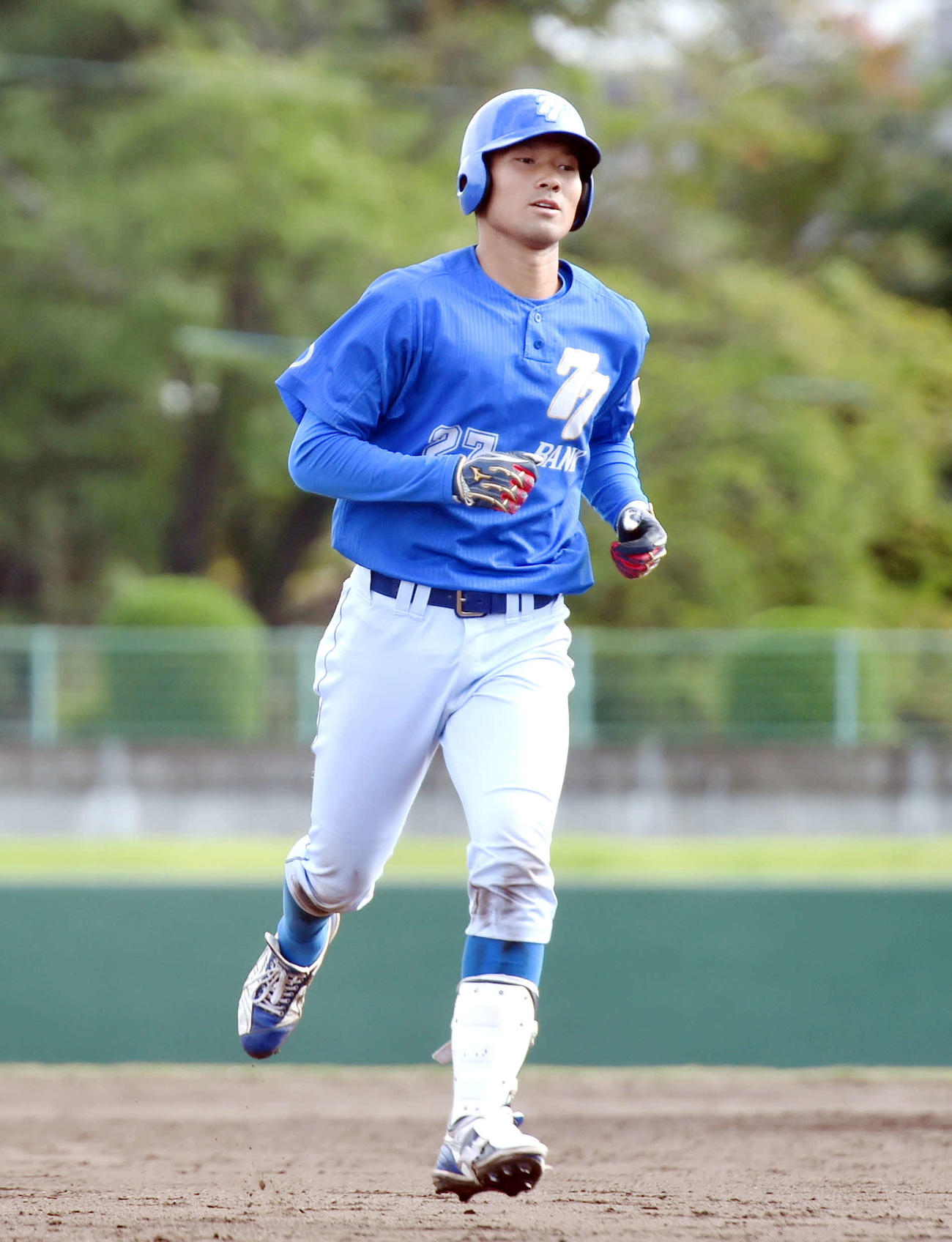 石井信次郎捕手（七十七銀行）