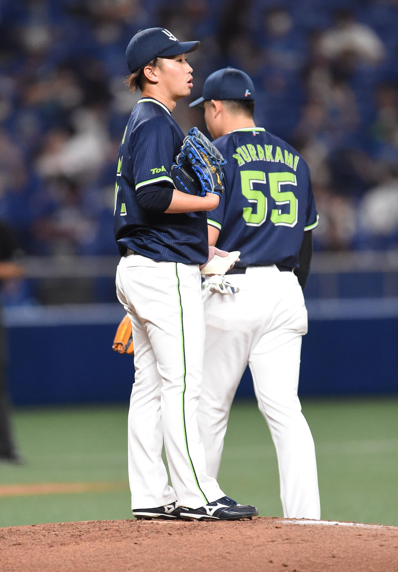 プロ野球中日対ヤクルト　2回裏中日無死一塁、ピンチのヤクルト先発久保拓真（撮影・森本幸一）