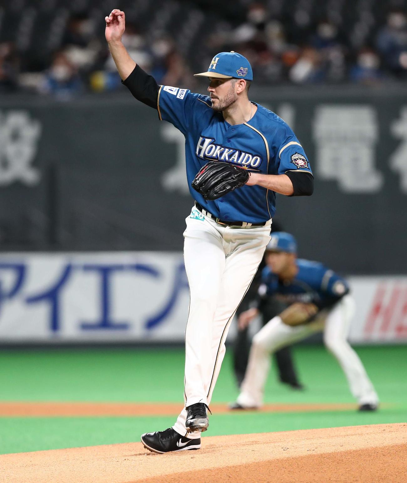 日本ハム対楽天　日本ハム先発のバーヘイゲン（撮影・黒川智章）