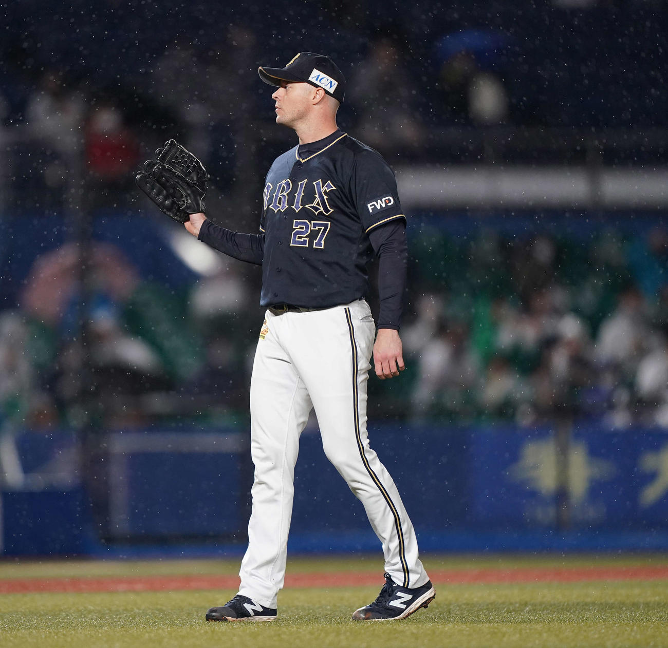 ロッテ対オリックス　1回裏ロッテ2死一、二塁、井上に先制の右越え3点本塁打を浴びるアルバース（撮影・鈴木みどり）