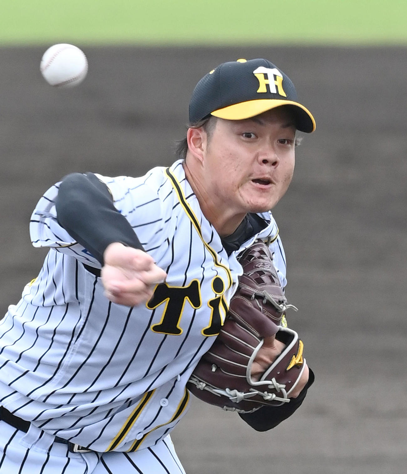 2軍練習試合で8回、力投する阪神守屋（代表撮影）
