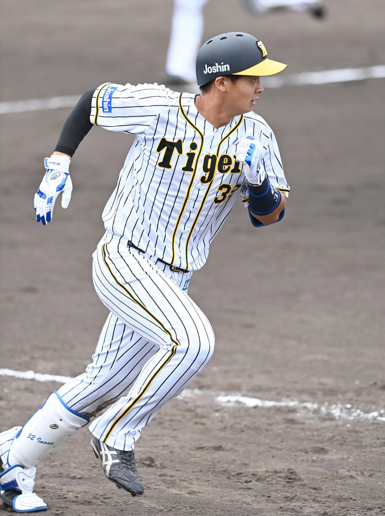 2軍練習試合で7回、3本目の安打を放つ阪神井上（代表撮影）