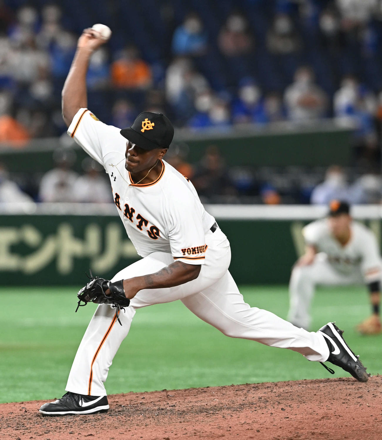 巨人対DeNA　巨人4番手で登板したビエイラ（撮影・山崎安昭）