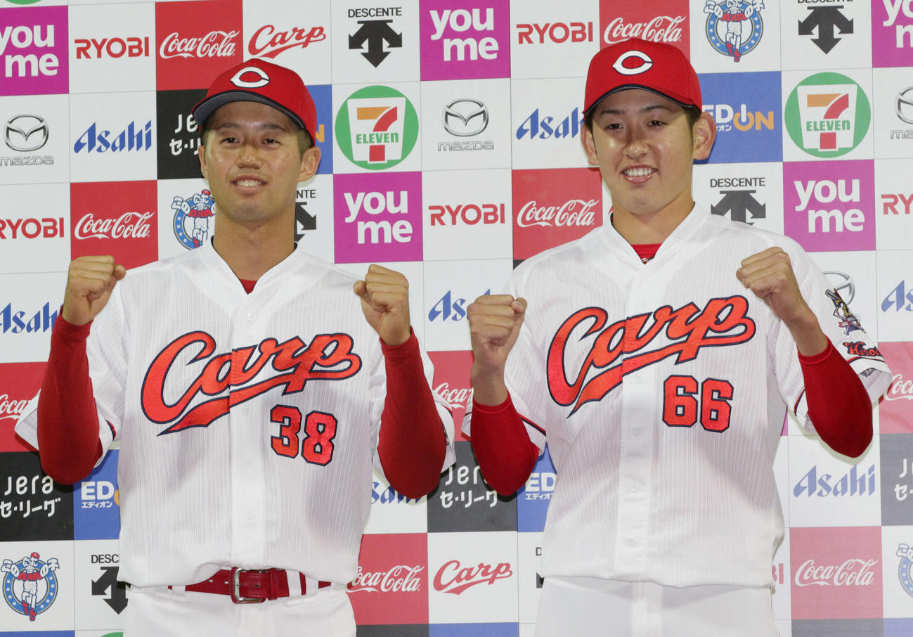 広島対阪神　プロ初お立ち台の宇草（左）と遠藤（撮影・加藤孝規）